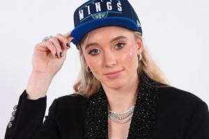 颜值与实力并存!佩奇砍下24分8板7助 新秀季得分历史第3&助攻第2 颜值与实力并存!佩奇砍下24分8板7助 新秀季得分历史第3&助攻第2