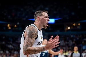 稳定发挥!泰斯半场4中3贡献6分7板 正负值+9 稳定发挥!泰斯半场4中3贡献6分7板 正负值+9