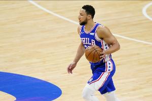 贝弗利:本西一开始是和詹姆斯做对比的 若非去费城他可能打3号位 贝弗利:本西一开始是和詹姆斯做对比的 若非去费城他可能打3号位