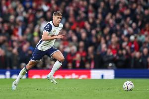 英媒：热刺考虑给范德文翻倍薪资续约，球员当前周薪5万镑