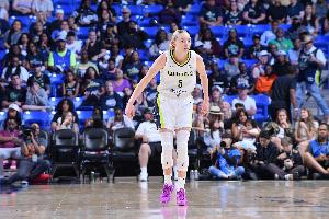 状元佩奇新秀赛季表现:场均19.1分5.3助 爆砍44分WNBA本赛季最高 状元佩奇新秀赛季表现:场均19.1分5.3助 爆砍44分WNBA本赛季最高