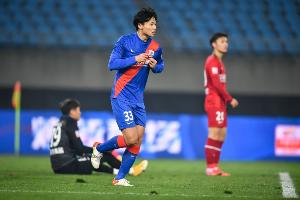 媒体人:申花角球绝对是阿森纳真传,变化路数像打出的争议也像 媒体人:申花角球绝对是阿森纳真传,变化路数像打出的争议也像