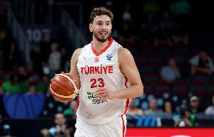 斯通:申京打出了统治力&身形保持不错&很享受比赛 我们欣喜若狂 斯通:申京打出了统治力&身形保持不错&很享受比赛 我们欣喜若狂