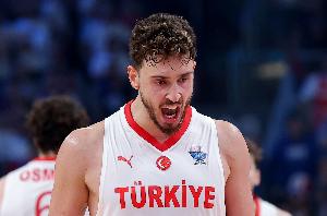 申京率队闯入欧锦赛决赛!范弗里特更推祝贺队友:😤 申京率队闯入欧锦赛决赛!范弗里特更推祝贺队友:😤