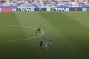 美凌格的专属BB机:理性讨论,赫伊森这个犯规应该被直红罚下吗? 美凌格的专属BB机:理性讨论,赫伊森这个犯规应该被直红罚下吗?