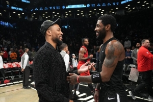 欧文利拉德谁更强?杨毅:争冠球队欧文更适合 单核带队表哥更胜 欧文利拉德谁更强?杨毅:争冠球队欧文更适合 单核带队表哥更胜