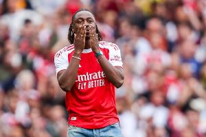 埃泽阿森纳英超首次首发参与进球，上位做到的英格兰球员是张伯伦