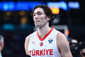 奥斯曼:感谢教练组做的充分准备 能为球队做出贡献我很开心 奥斯曼:感谢教练组做的充分准备 能为球队做出贡献我很开心