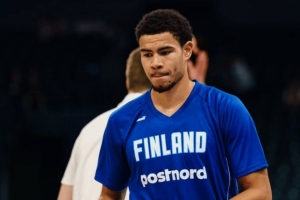 替补奇兵难救主!卡姆霍亚8中6&罚球7中7拿到21分9篮板3助攻 替补奇兵难救主!卡姆霍亚8中6&罚球7中7拿到21分9篮板3助攻