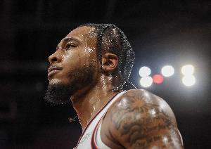 美记:奇才阵中没什么内线 惠特摩尔可能会被推到大前锋的位置上 美记:奇才阵中没什么内线 惠特摩尔可能会被推到大前锋的位置上