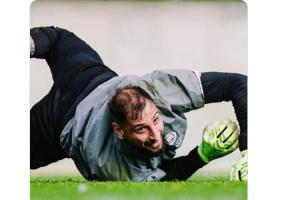 强者发型🥶26岁多纳鲁马昨日完成曼城首训,其头发稀疏引发关注 强者发型🥶26岁多纳鲁马昨日完成曼城首训,其头发稀疏引发关注