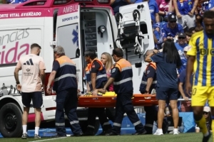 奥维耶多球员头部碰撞后送医,初步检查结果为颅脑严重损伤 奥维耶多球员头部碰撞后送医,初步检查结果为颅脑严重损伤