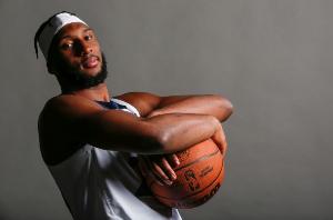 斯通:奥科吉是个年轻的老将 我喜欢这类型的球员 他很适合我们 斯通:奥科吉是个年轻的老将 我喜欢这类型的球员 他很适合我们