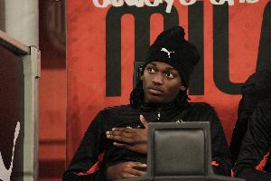 意媒:米兰原本以为莱奥是肌肉轻微拉伤,结果是比目鱼肌轻度撕裂 意媒:米兰原本以为莱奥是肌肉轻微拉伤,结果是比目鱼肌轻度撕裂