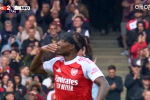 享受全场欢呼!马杜埃凯第78分钟被换下送飞吻,酋长球场掌声雷动 享受全场欢呼!马杜埃凯第78分钟被换下送飞吻,酋长球场掌声雷动