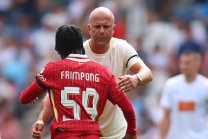 斯洛特:现在必须让伊萨克逐步恢复 柯蒂斯-琼斯不会出战伯恩利 斯洛特:现在必须让伊萨克逐步恢复 柯蒂斯-琼斯不会出战伯恩利