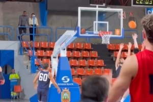 余嘉豪绝杀被误判!媒体人:西乙裁判够业余 是否有效都得看回放 余嘉豪绝杀被误判!媒体人:西乙裁判够业余 是否有效都得看回放