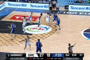 轰炸篮筐！穆里宁溜底线空接暴扣&乱战冲筐双手拽扣