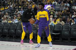 詹姆斯谈父子同台:我们都在追寻自己的梦想 能彼此陪伴非常特别 詹姆斯谈父子同台:我们都在追寻自己的梦想 能彼此陪伴非常特别