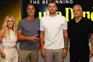 业务经理:东契奇是个生存者和斗士 他非常坚强而且有韧性! 业务经理:东契奇是个生存者和斗士 他非常坚强而且有韧性!