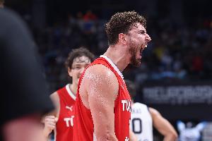 火箭官推为申京加油:申京从未停止脚步 带领土耳其冲队史首冠 火箭官推为申京加油:申京从未停止脚步 带领土耳其冲队史首冠