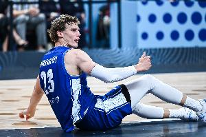 慢热!马尔卡宁首节3中0仅靠罚球拿到2分 正负值-4 慢热!马尔卡宁首节3中0仅靠罚球拿到2分 正负值-4