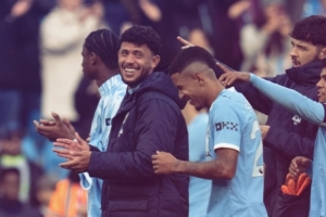 不满意自己表现，萨维尼奥社媒自黑：我今天踢得像屎一样烂