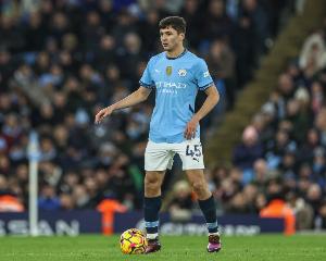 曼晚:曼城4场3个右后卫,胡桑诺夫作为应急方案可能多踢这个位置 曼晚:曼城4场3个右后卫,胡桑诺夫作为应急方案可能多踢这个位置