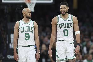 怀特:球队的核心阵容没咋变化 我们要让新来的球员尽快融入体系 怀特:球队的核心阵容没咋变化 我们要让新来的球员尽快融入体系