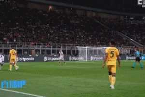 没有点球!普利西奇禁区被防守球员拉倒,VAR没有介入回看 没有点球!普利西奇禁区被防守球员拉倒,VAR没有介入回看