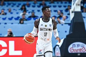 施罗德上半场两分 下半场10中5拿到14分7助 最后时刻连得4分 施罗德上半场两分 下半场10中5拿到14分7助 最后时刻连得4分