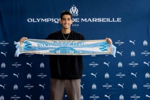 记者:马赛后卫阿格德头部遭撞击,无缘出战皇马 记者:马赛后卫阿格德头部遭撞击,无缘出战皇马