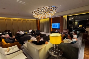 惨!费迪南德、鲁尼等曼联名宿在酒店看曼市德比,结果曼联被吊打 惨!费迪南德、鲁尼等曼联名宿在酒店看曼市德比,结果曼联被吊打