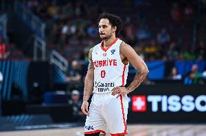 敢打敢拼!土耳其拉金半场11中4贡献9分4篮板2助攻1抢断 敢打敢拼!土耳其拉金半场11中4贡献9分4篮板2助攻1抢断