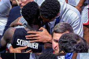 施罗德:对字母只有敬佩 跨国的球员互动对两国篮球发展很有意义 施罗德:对字母只有敬佩 跨国的球员互动对两国篮球发展很有意义