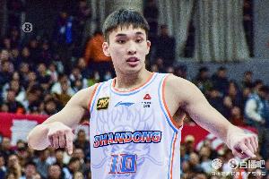 邱彪:希望替补球员看清自己的真实水平 谢智杰防守是队里最好的 邱彪:希望替补球员看清自己的真实水平 谢智杰防守是队里最好的