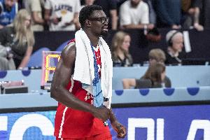 效率很高!博纳5投5中&3罚2中得到12分1板2帽 效率很高!博纳5投5中&3罚2中得到12分1板2帽