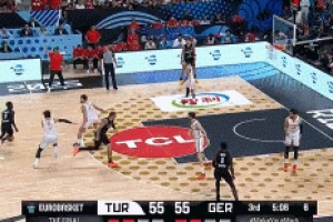 定海神针！申京反击一条龙转身对抗上篮2+1反超回来！ 狂秀肌肉！