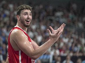 数据比小黑好…火箭记者抱怨:申京的MVP被抢劫了! 数据比小黑好…火箭记者抱怨:申京的MVP被抢劫了!