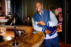 退役后迅速转行!曼丹达成为电视解说嘉宾,作为专家点评欧冠比赛 退役后迅速转行!曼丹达成为电视解说嘉宾,作为专家点评欧冠比赛