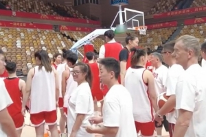 中国女篮在陕西省体育馆进行了踩场训练 明后晚将对阵尤文图特 中国女篮在陕西省体育馆进行了踩场训练 明后晚将对阵尤文图特