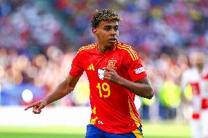 马卡:西班牙足协并未隐瞒对亚马尔使用止痛药,赛前球员没有不适 马卡:西班牙足协并未隐瞒对亚马尔使用止痛药,赛前球员没有不适