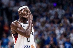 FMVP+最佳防守球员 邦加合同中NBA跳出条款已过期&今年将留在欧洲 FMVP+最佳防守球员 邦加合同中NBA跳出条款已过期&今年将留在欧洲