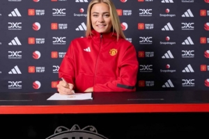 曼联女足罗尔福:年轻球员都想来英格兰踢球,这里投资大对抗强 曼联女足罗尔福:年轻球员都想来英格兰踢球,这里投资大对抗强