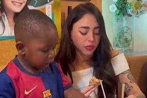 提前带娃!亚马尔女友带着弟弟“季马尔”玩耍,场面温馨💞 提前带娃!亚马尔女友带着弟弟“季马尔”玩耍,场面温馨💞