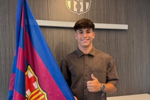 每体:弗里克将青训小将哈维-埃斯帕特召入一线队训练 每体:弗里克将青训小将哈维-埃斯帕特召入一线队训练