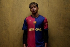 西媒：巴萨将在国家德比身穿特别球衣，胸前印有艾德-希兰名字