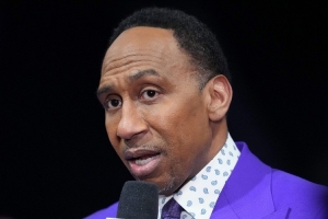 美记:名嘴A-史密斯年收入接近4000万美元 美记:名嘴A-史密斯年收入接近4000万美元