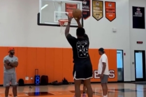 八年六次全明星!训练师晒米切尔训练视频:基本功相当扎实 八年六次全明星!训练师晒米切尔训练视频:基本功相当扎实