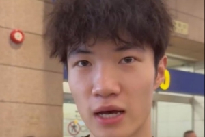 偰李永炜:感谢卢伟指导给了我很多上场机会 攻防都有提升 偰李永炜:感谢卢伟指导给了我很多上场机会 攻防都有提升